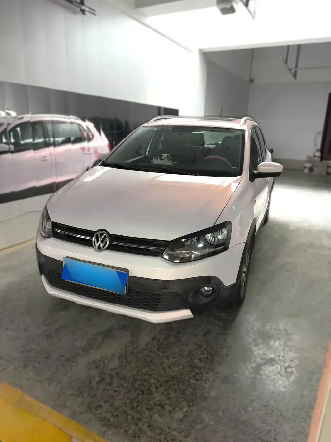 2012 Volkswagen Polo 1.6L 105HP L4 5MT
