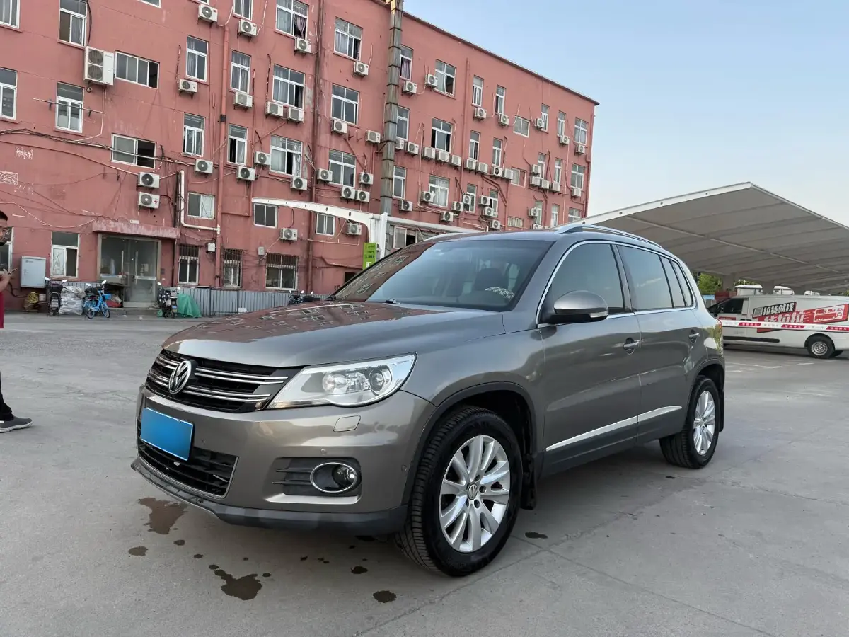 2010 Volkswagen Tiguan 2.0T 200HP L4 6AT