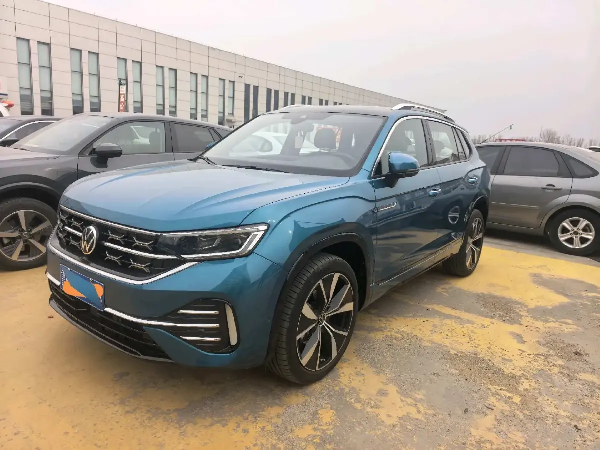 2023 Volkswagen Tayron 2.0T 220HP L4 7DCT