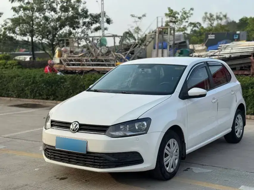 2016 Volkswagen Polo 1.4L 90HP L4 6AT