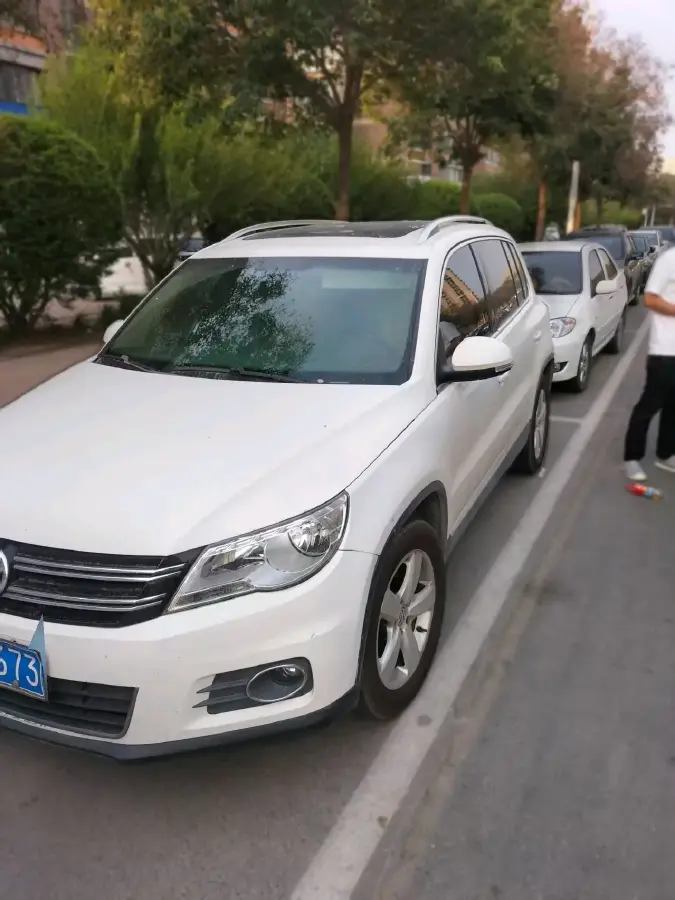 2012 Volkswagen Tiguan 1.8T 160HP L4 6AT