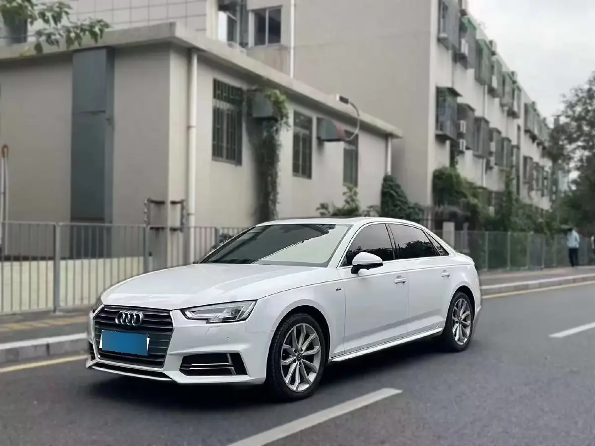 2017 Audi A4L 2.0T 190HP L4 7DCT