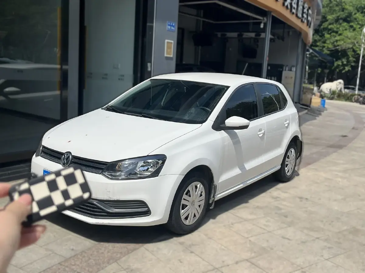 2016 Volkswagen Polo 1.4L 90HP L4 6AT