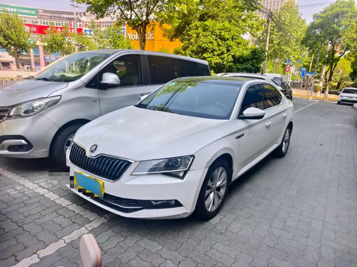 2018 Skoda Superb 1.8T 180HP L4 7DCT