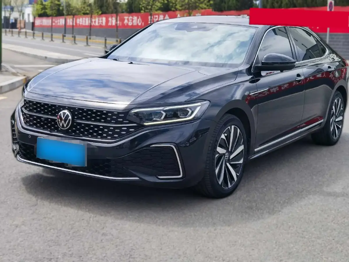 2023 Volkswagen Passat 2.0T 186HP L4 7DCT