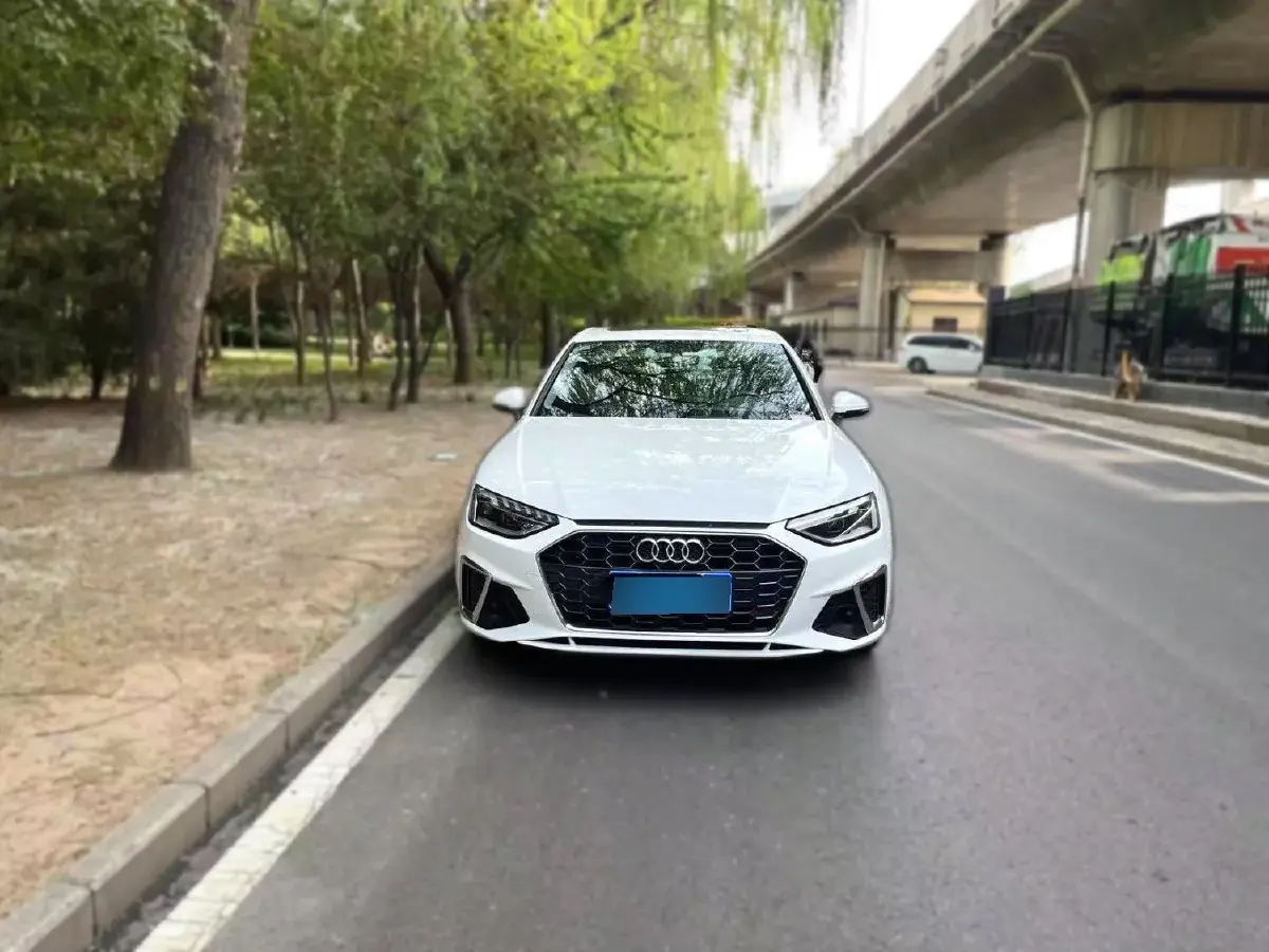 2022 Audi A4L 2.0T 190HP L4 7DCT,autocango,china used car exporter,china ev exporter,chinese used car exporter,chinese used ev exporter