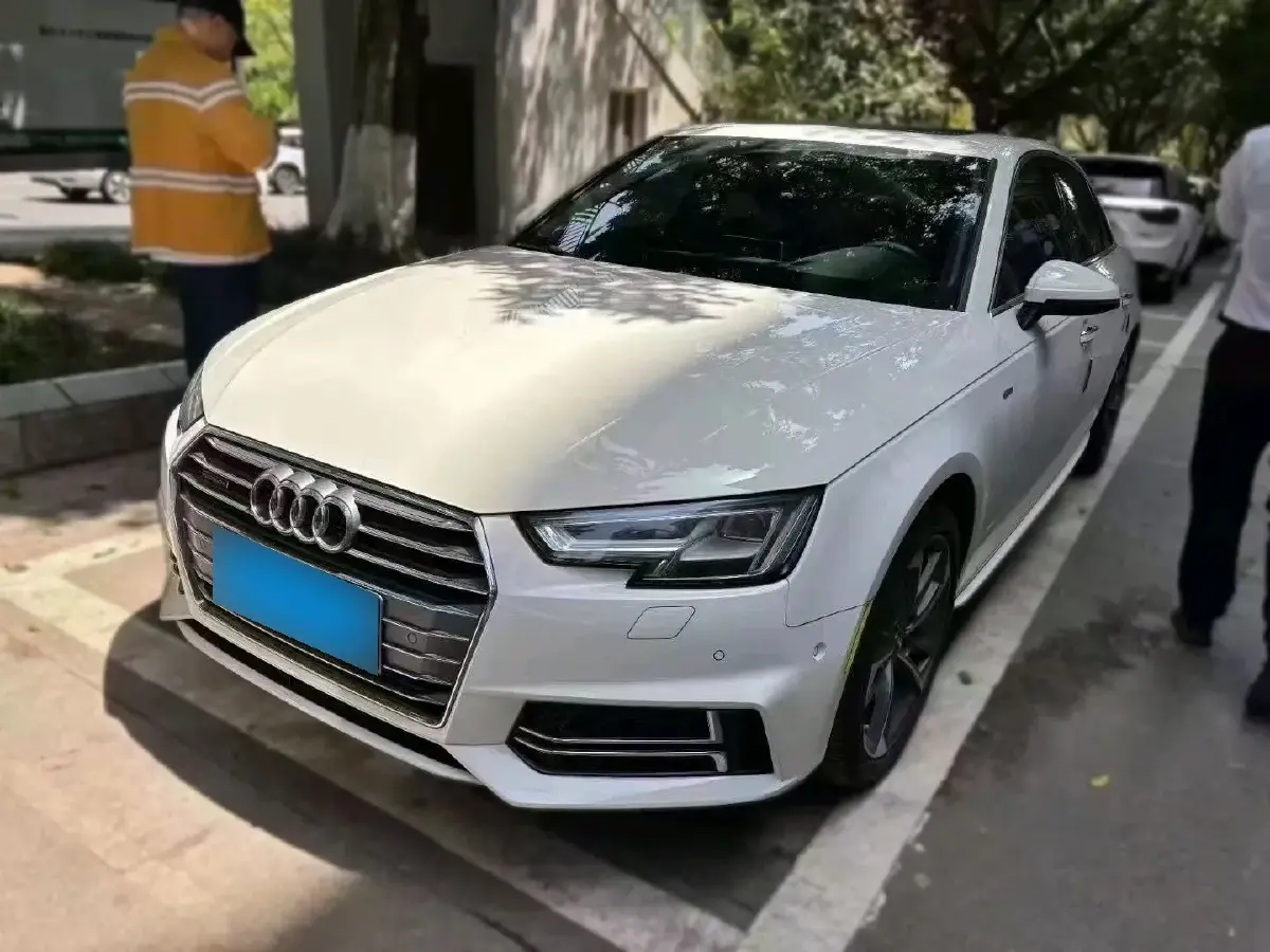 2018 Audi A4L 2.0T 252HP L4 7DCT