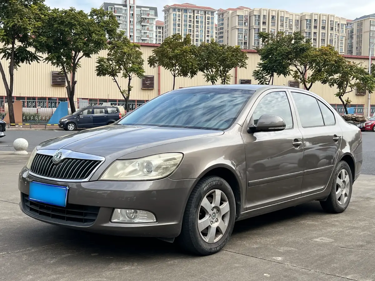 2013 Skoda Octavia 2.0L 120HP L4 5MT