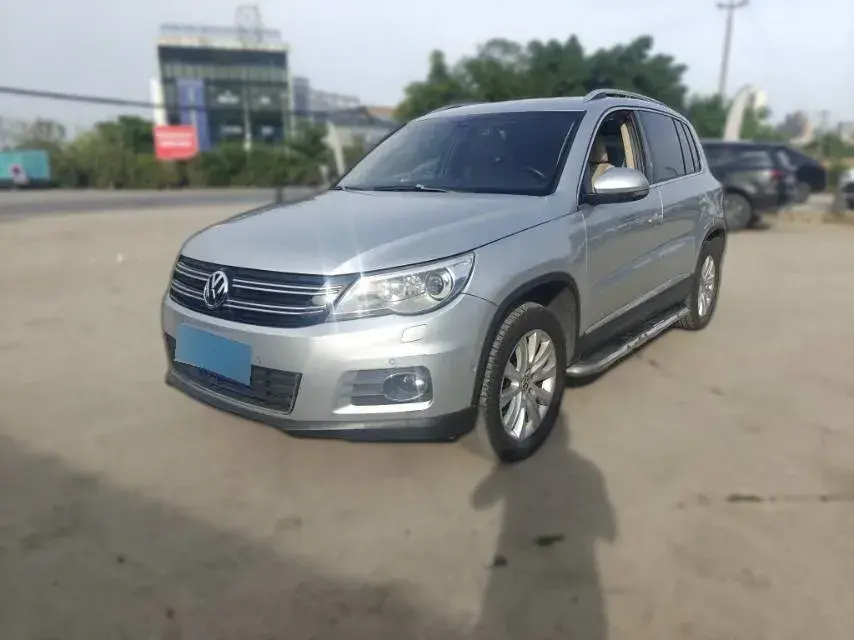 2012 Volkswagen Tiguan 2.0T 200HP L4 6AT