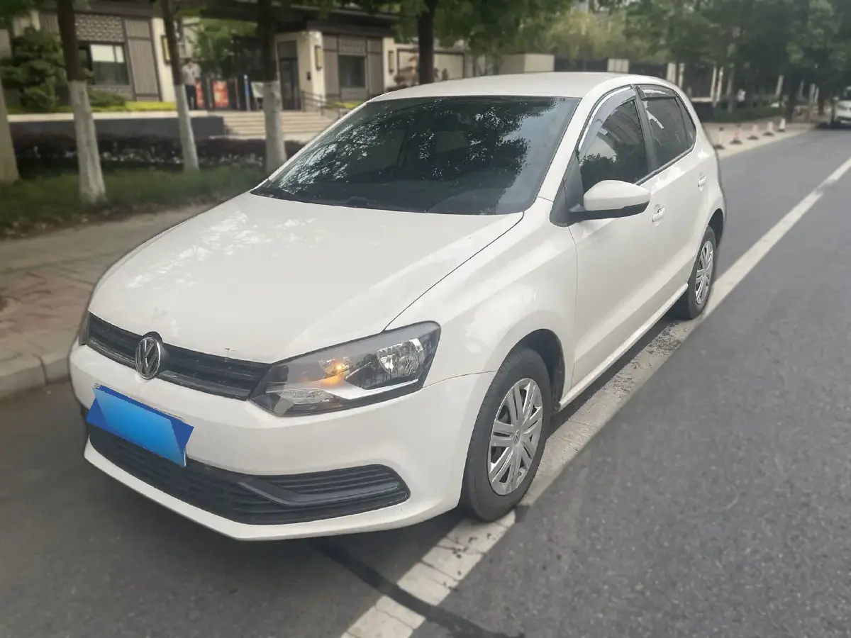 2016 Volkswagen Polo 1.4L 90HP L4 6AT