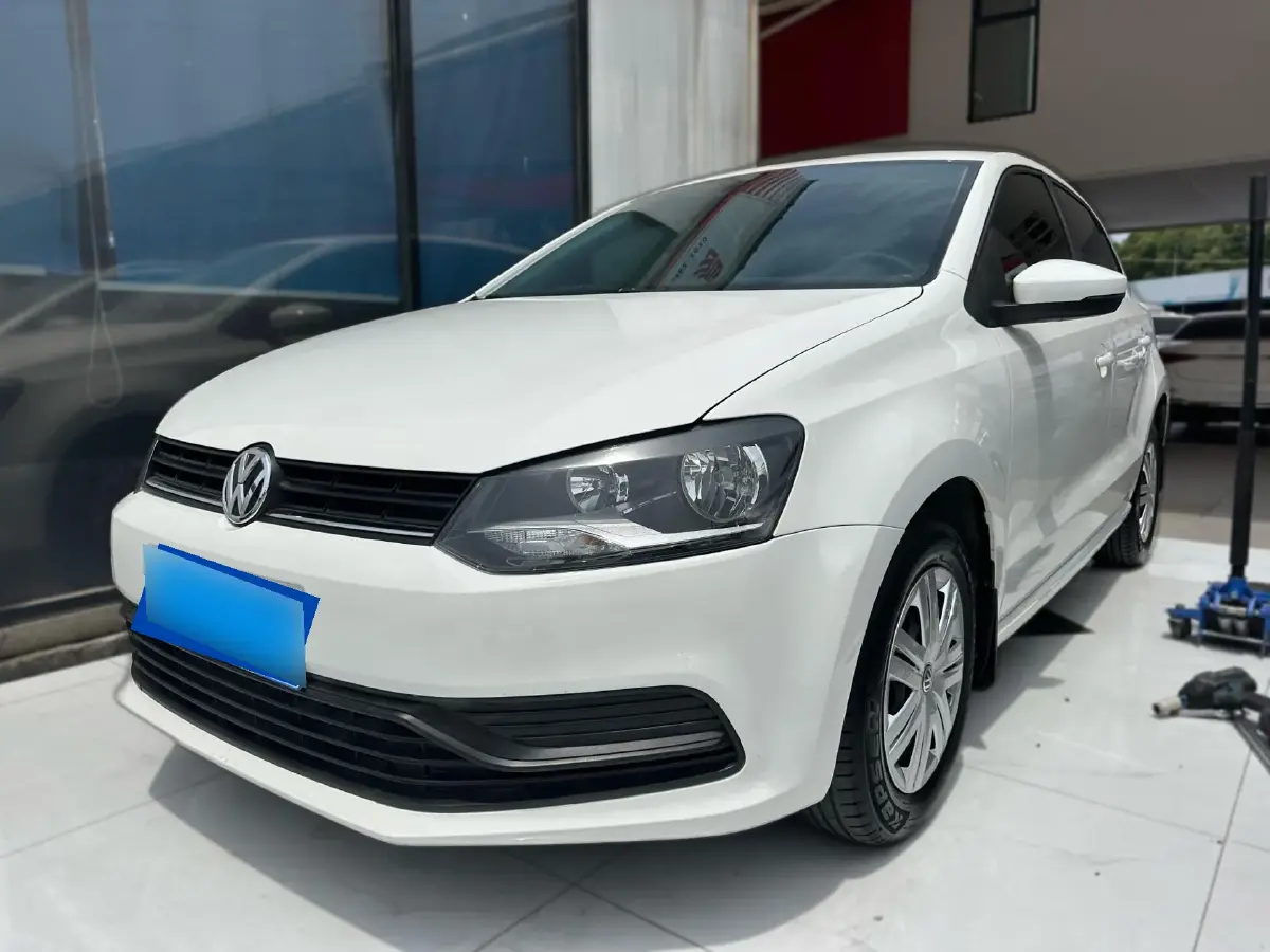 2016 Volkswagen Polo 1.4L 90HP L4 6AT