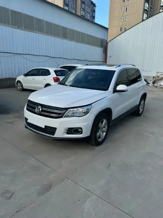 2012 Volkswagen Tiguan 2.0T 200HP L4 6AT