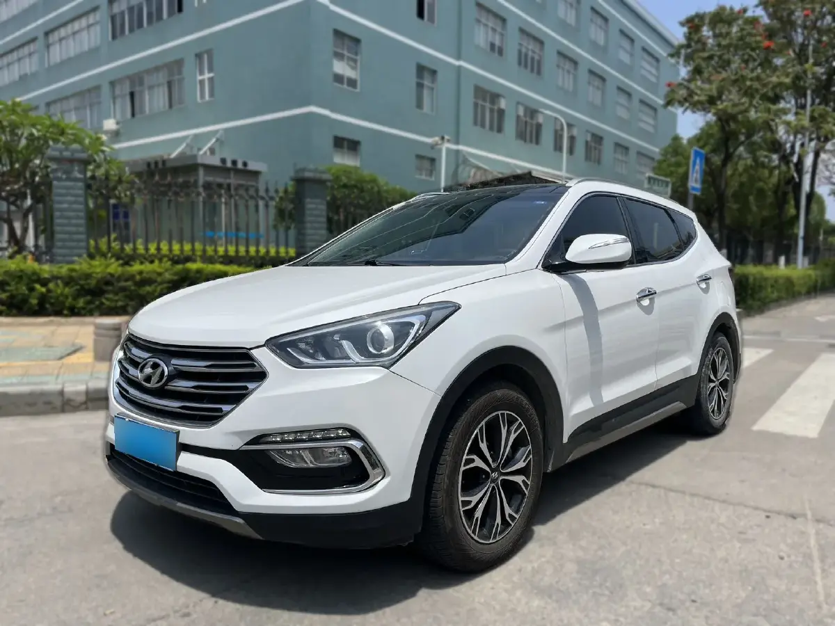 2017 Hyundai Santafe 2.0T 245HP L4 6AT