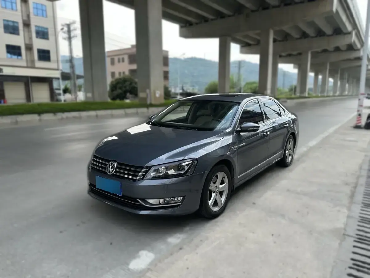 2011 Volkswagen Passat 2.0T 200HP L4 6DCT
