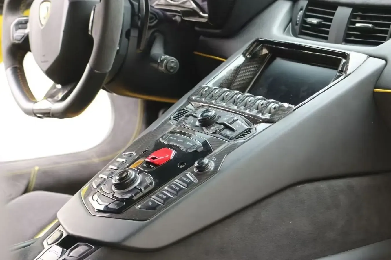 2011 Lamborghini Aventador 6.5L 700HP V12 7ISR,autocango,china used car exporter,china ev exporter,chinese used car exporter,chinese used ev exporter