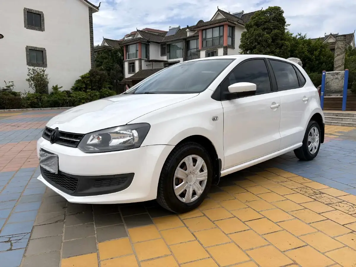 2013 Volkswagen Polo 1.4L 86HP L4 5MT