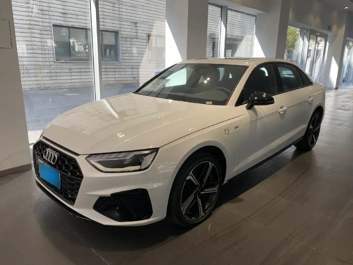 2024 Audi A4L 2.0T 190HP L4 7DCT