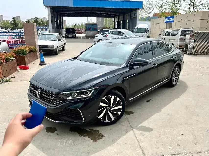 2023 Volkswagen Passat 2.0T 186HP L4 7DCT