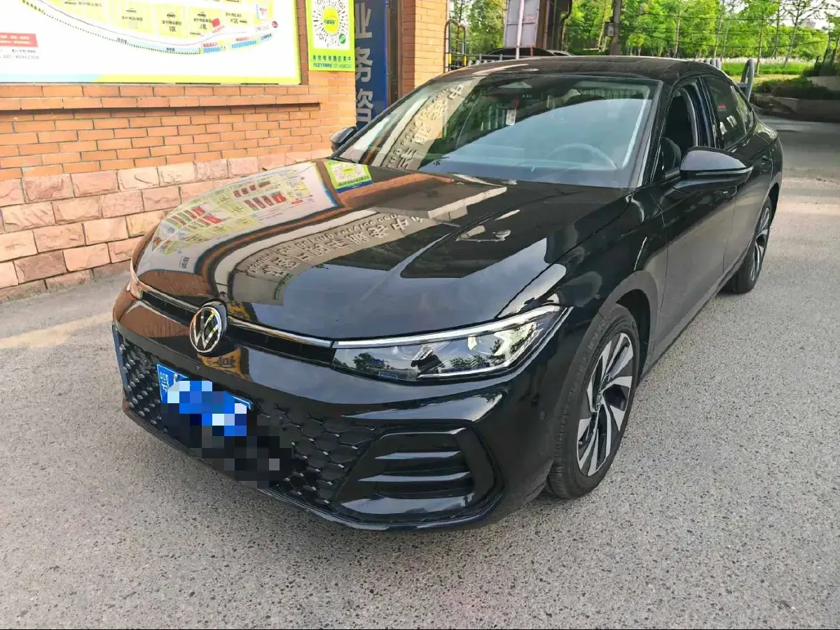 2025 Volkswagen Passat 2.0T 220HP L4 7DCT