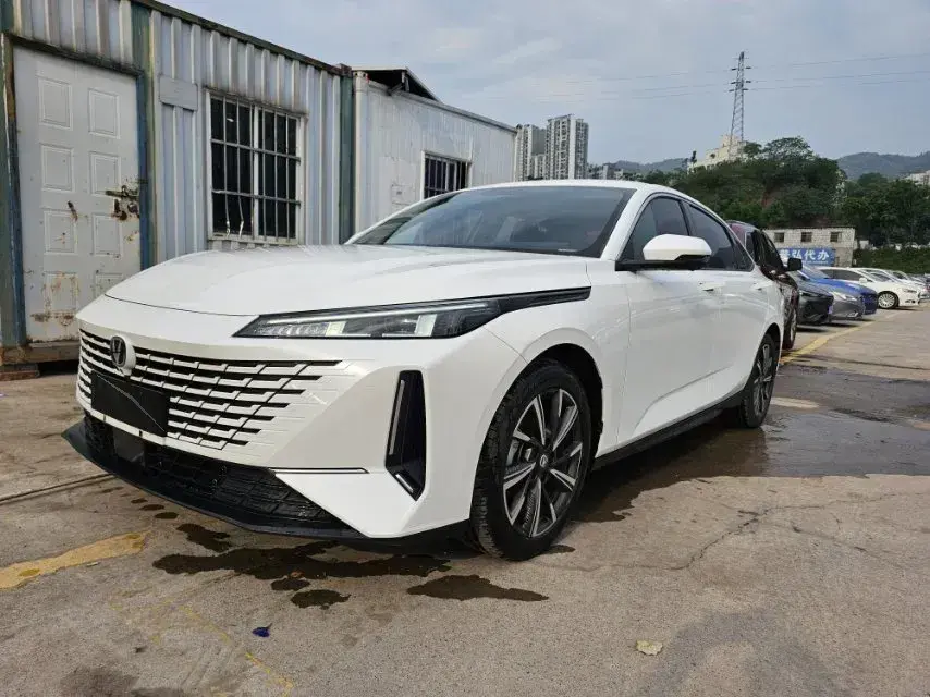 2023 ChangAn Lamore 1.5T 170HP L4 7DCT