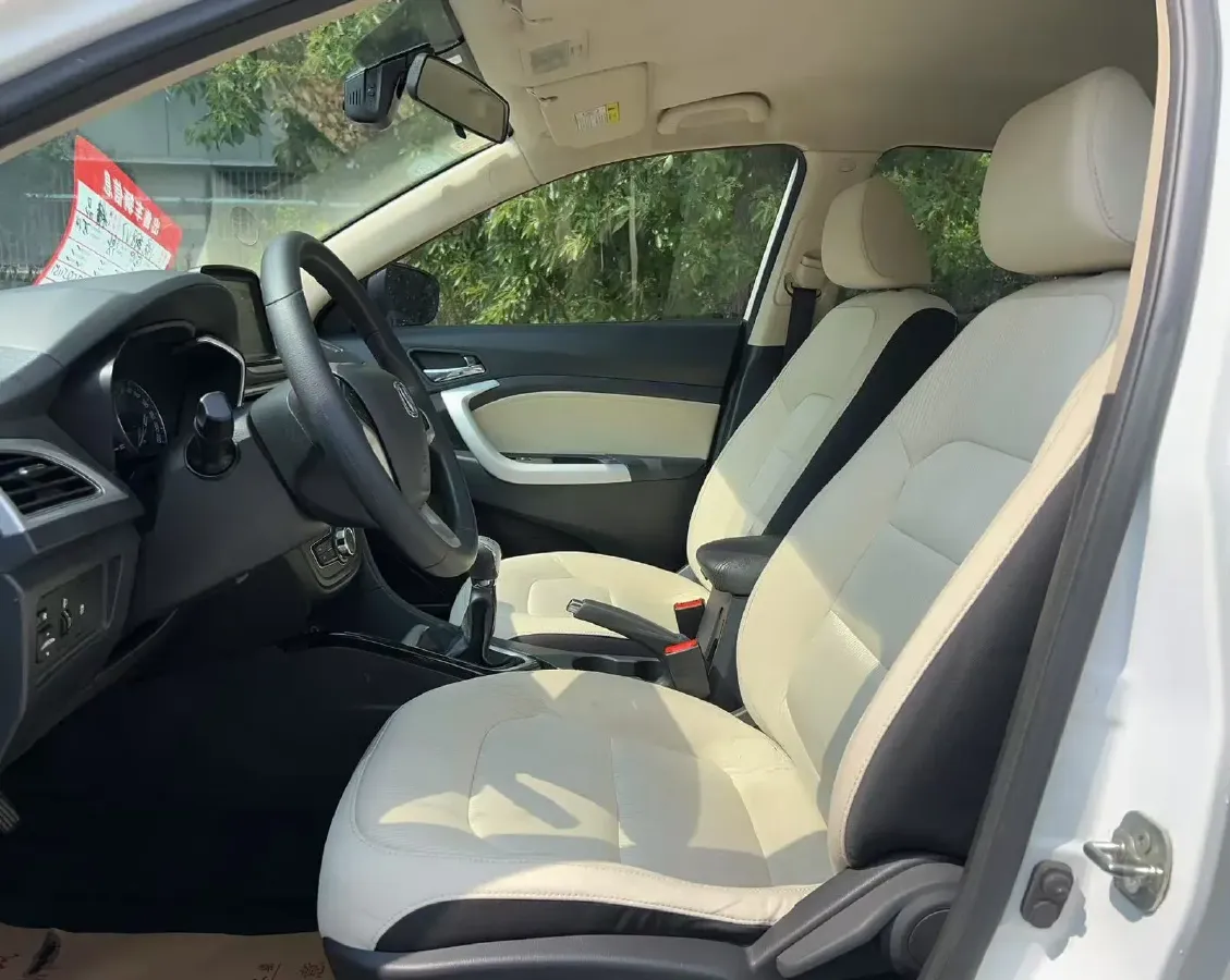 2015 ChangAn Alsvin V7 1.6L 124HP L4 5MT,autocango,china used car exporter,china ev exporter,chinese used car exporter,chinese used ev exporter