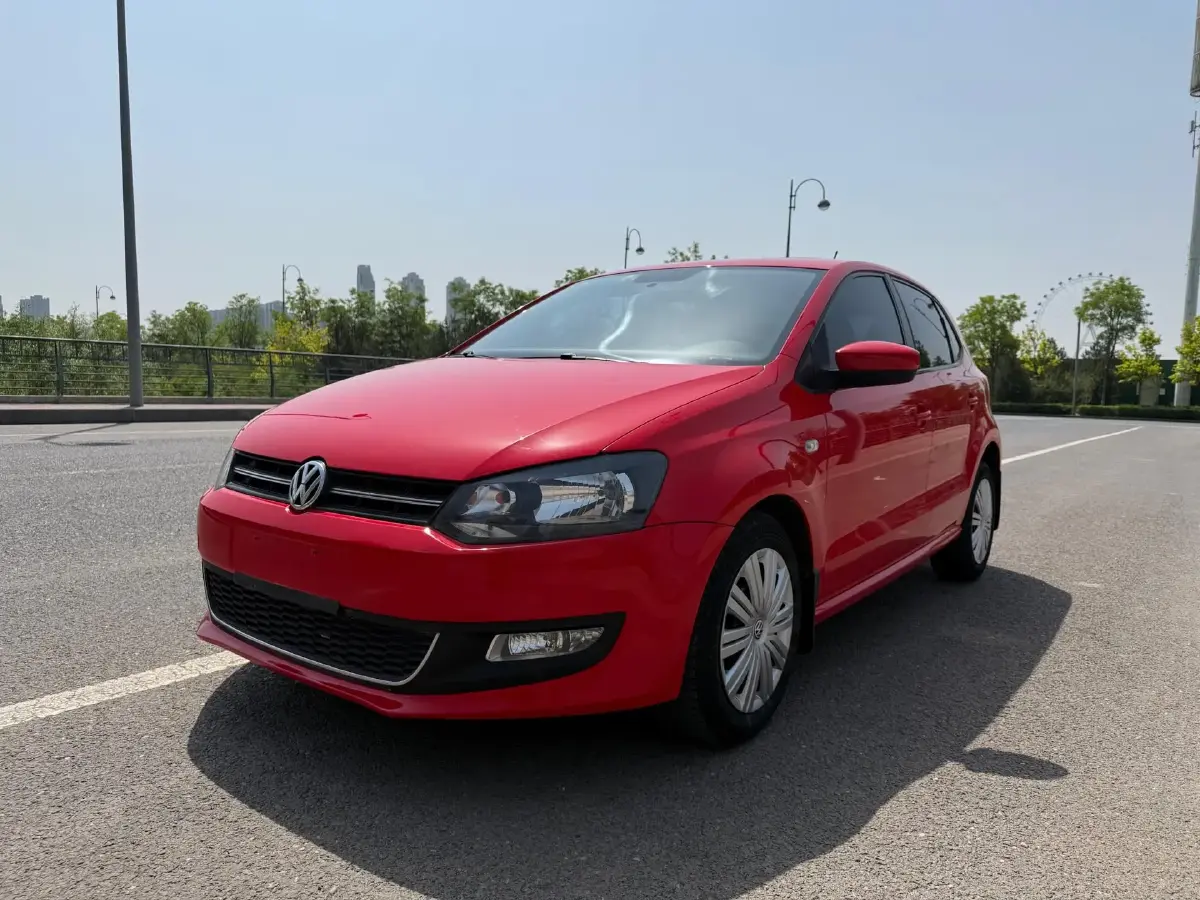 2013 Volkswagen Polo 1.6L 105HP L4 6AT