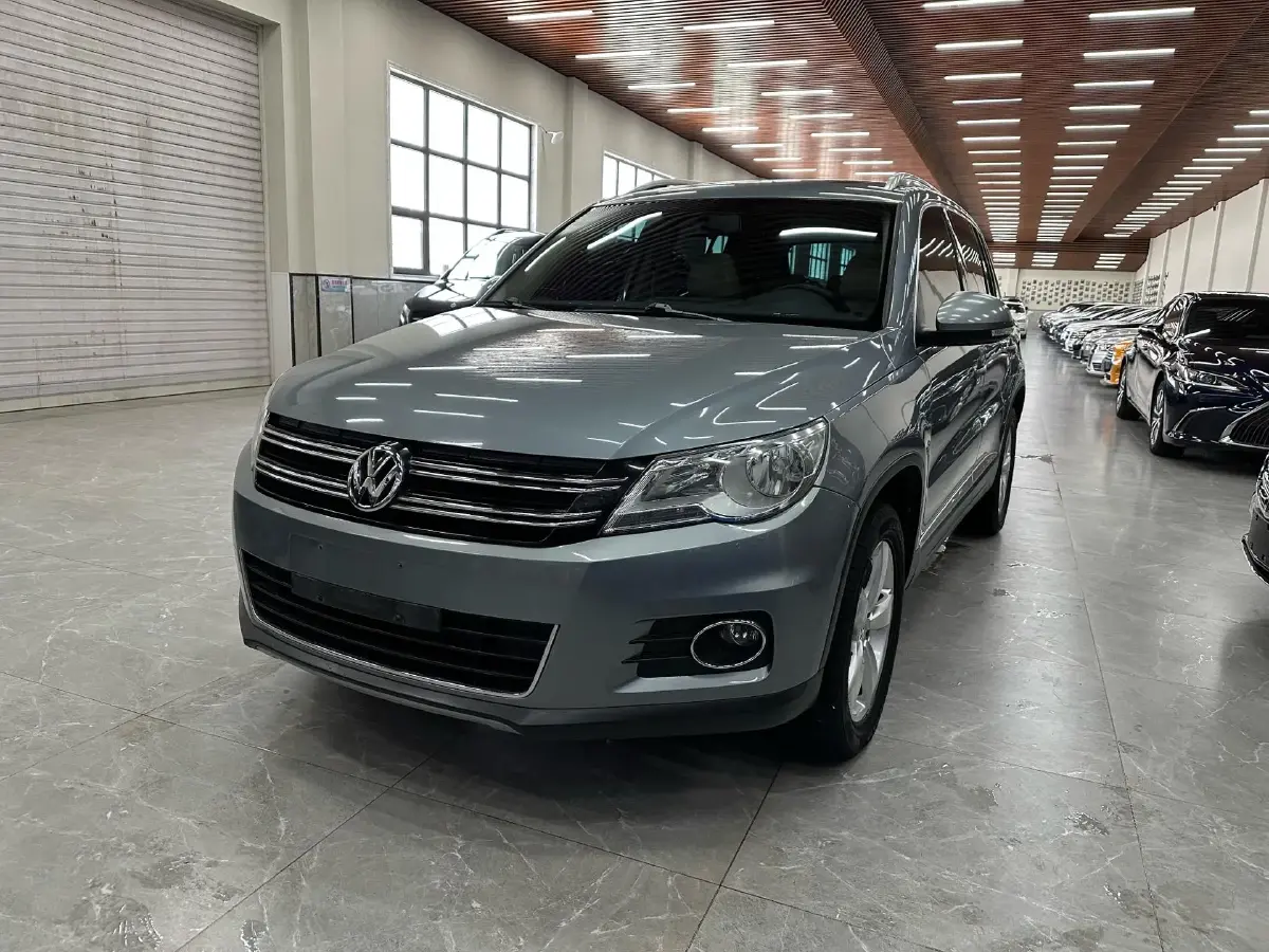 2010 Volkswagen Tiguan 2.0T 200HP L4 6AT