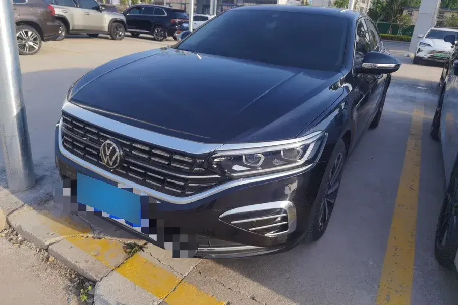 2023 Volkswagen Passat 2.0T 220HP L4 7DCT