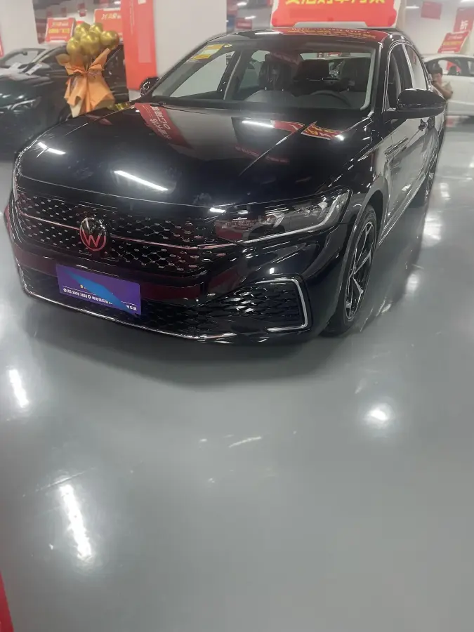 2025 Volkswagen Passat 2.0T 186HP L4 7DCT