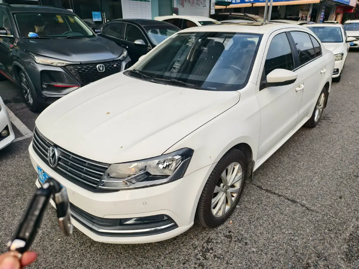 2015 Volkswagen Lavida 1.6L 110HP L4 6AT
