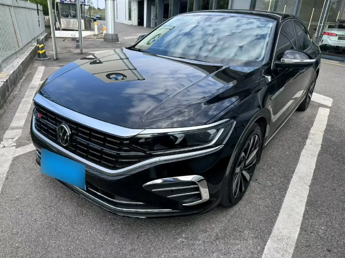 2024 Volkswagen Passat 2.0T 186HP L4 7DCT