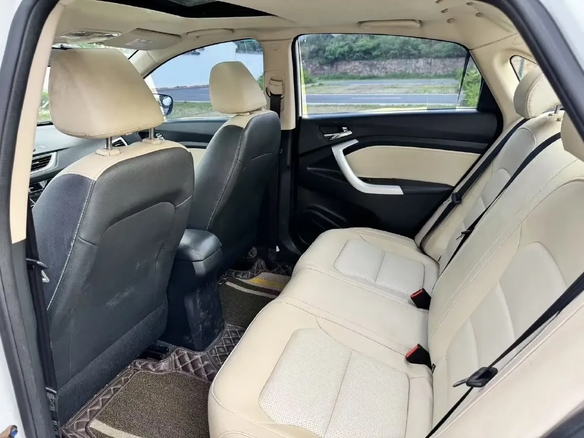 2015 ChangAn Alsvin V7 1.6L 124HP L4 5MT,autocango,china used car exporter,china ev exporter,chinese used car exporter,chinese used ev exporter