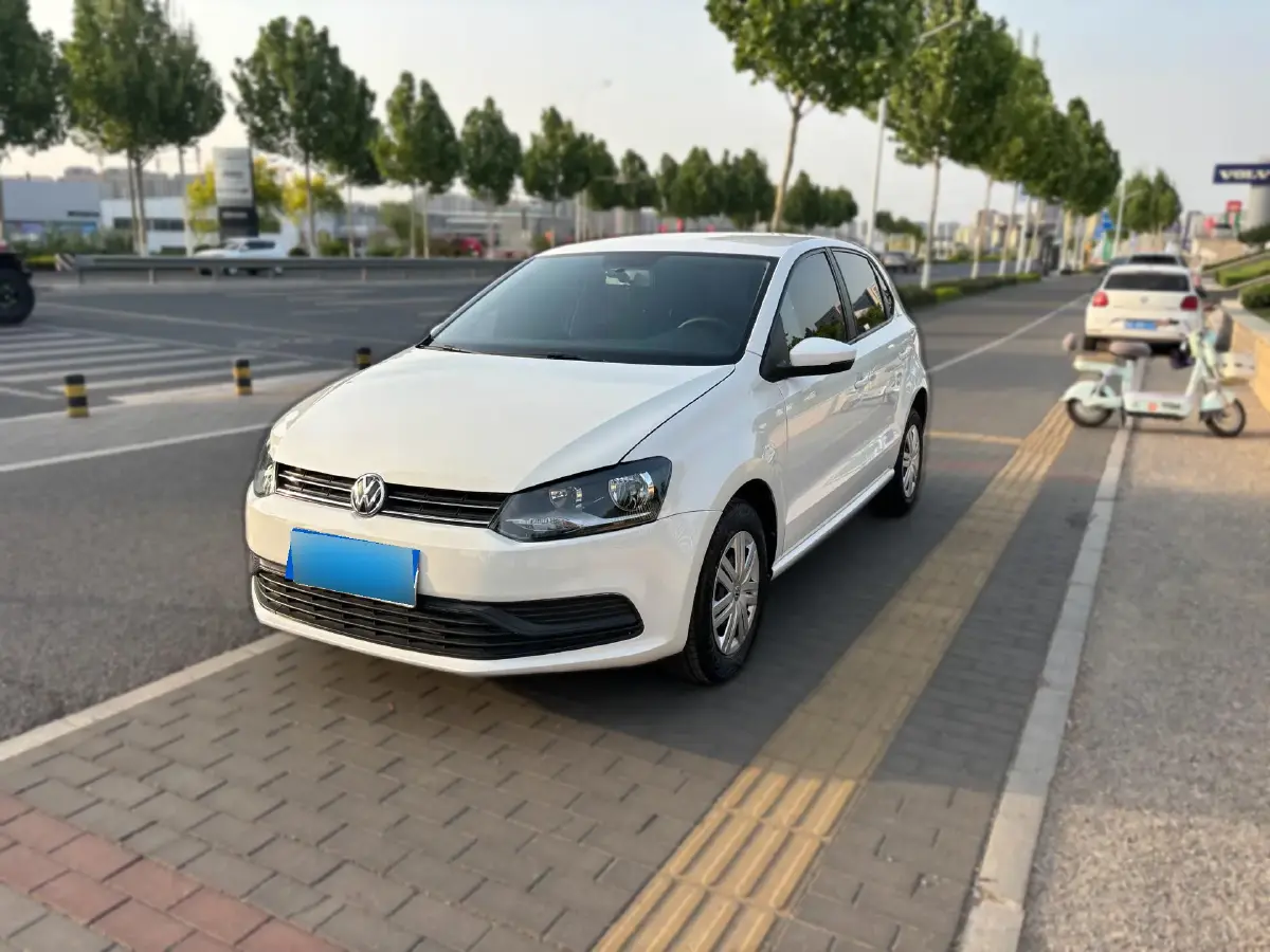 2016 Volkswagen Polo 1.4L 90HP L4 6AT