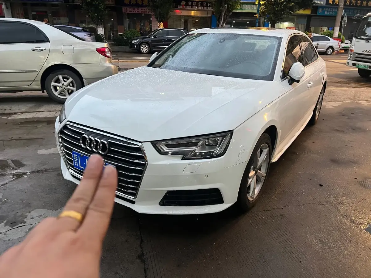 2017 Audi A4L 2.0T 190HP L4 7DCT