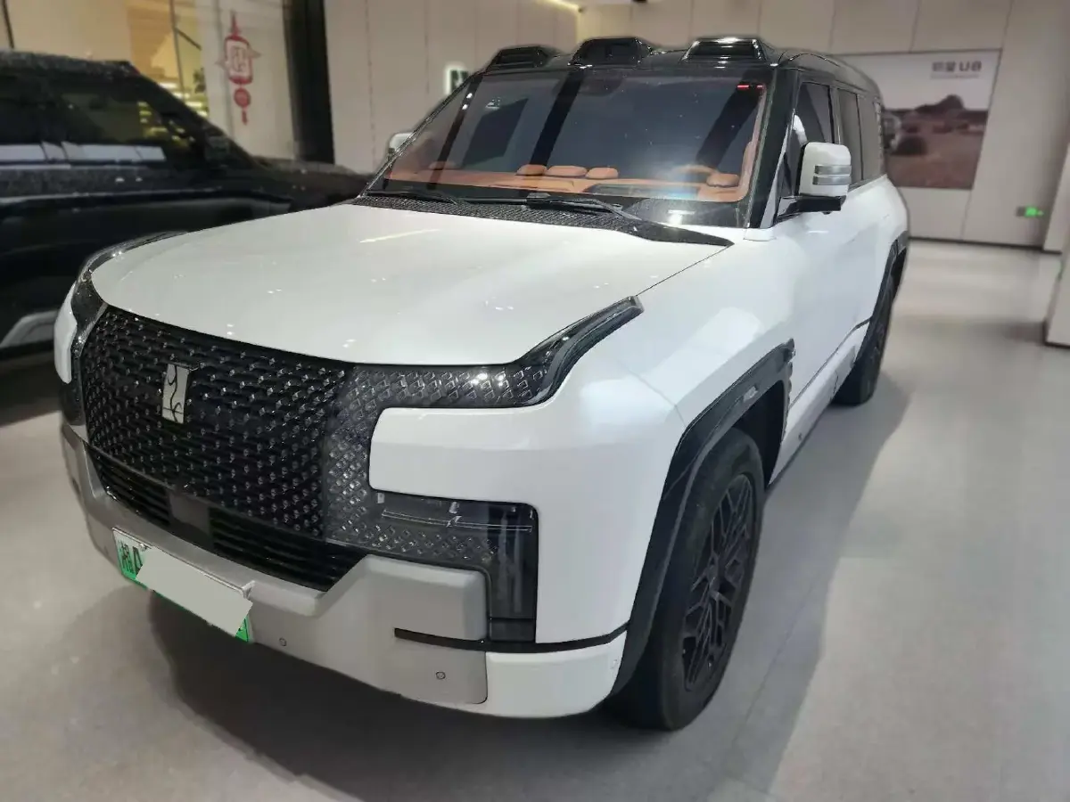 2023 YangWang U8 2.0T 272HP L4 REEV 49.05KWH