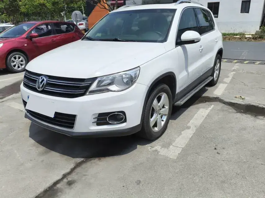 2010 Volkswagen Tiguan 2.0T 200HP L4 6AT