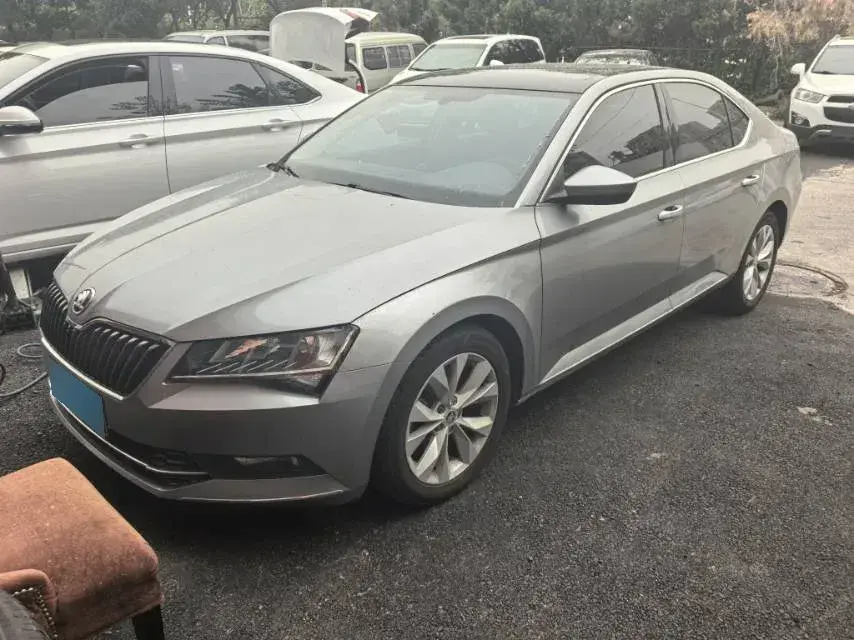 2018 Skoda Superb 1.8T 180HP L4 7DCT
