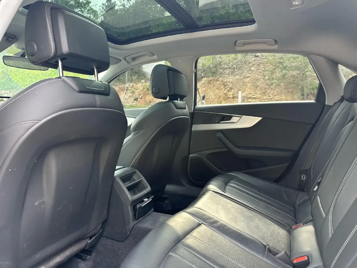 2023 Audi A4L 2.0T 190HP L4 7DCT,autocango,china used car exporter,china ev exporter,chinese used car exporter,chinese used ev exporter