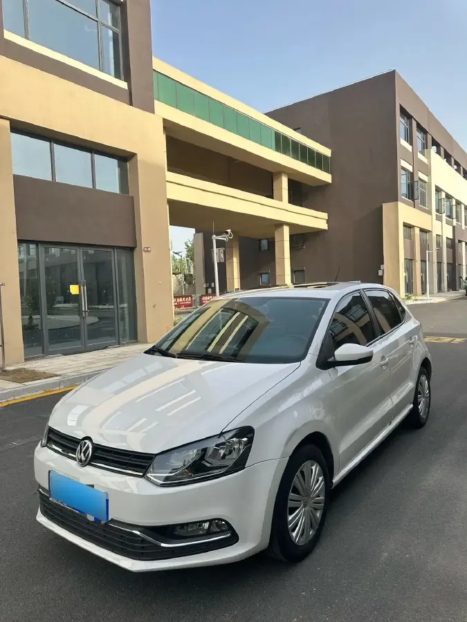 2016 Volkswagen Polo 1.6L 110HP L4 5MT