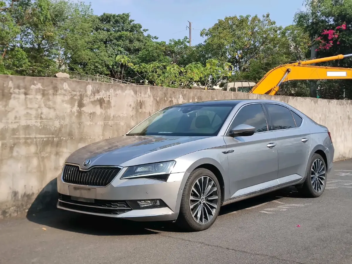 2016 Skoda Superb 1.8T 180HP L4 7DCT