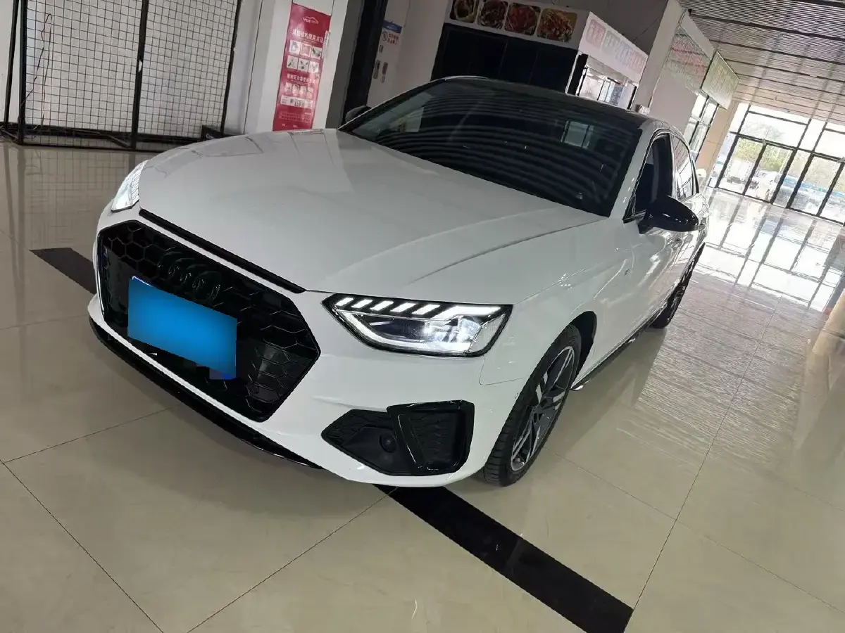 2022 Audi A4L 2.0T 190HP L4 7DCT