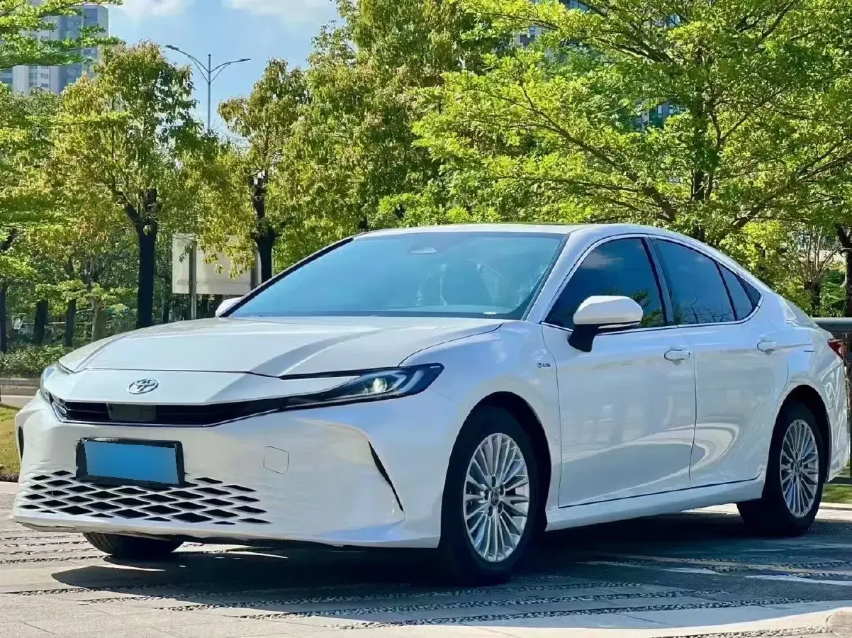 2024 Toyota Camry 2.0L 152HP L4 E-CVT Hybrid