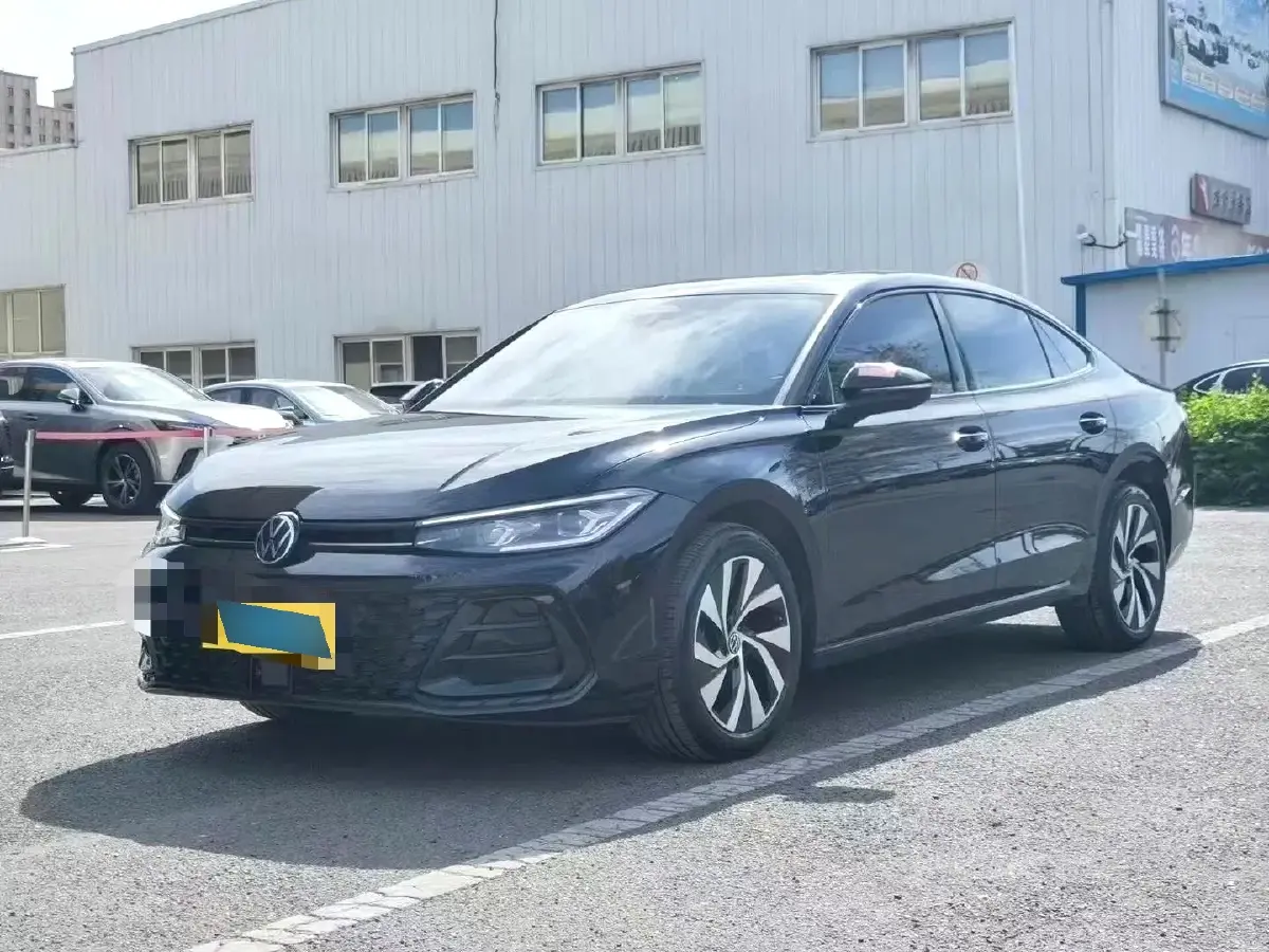 2025 Volkswagen Passat 2.0T 220HP L4 7DCT