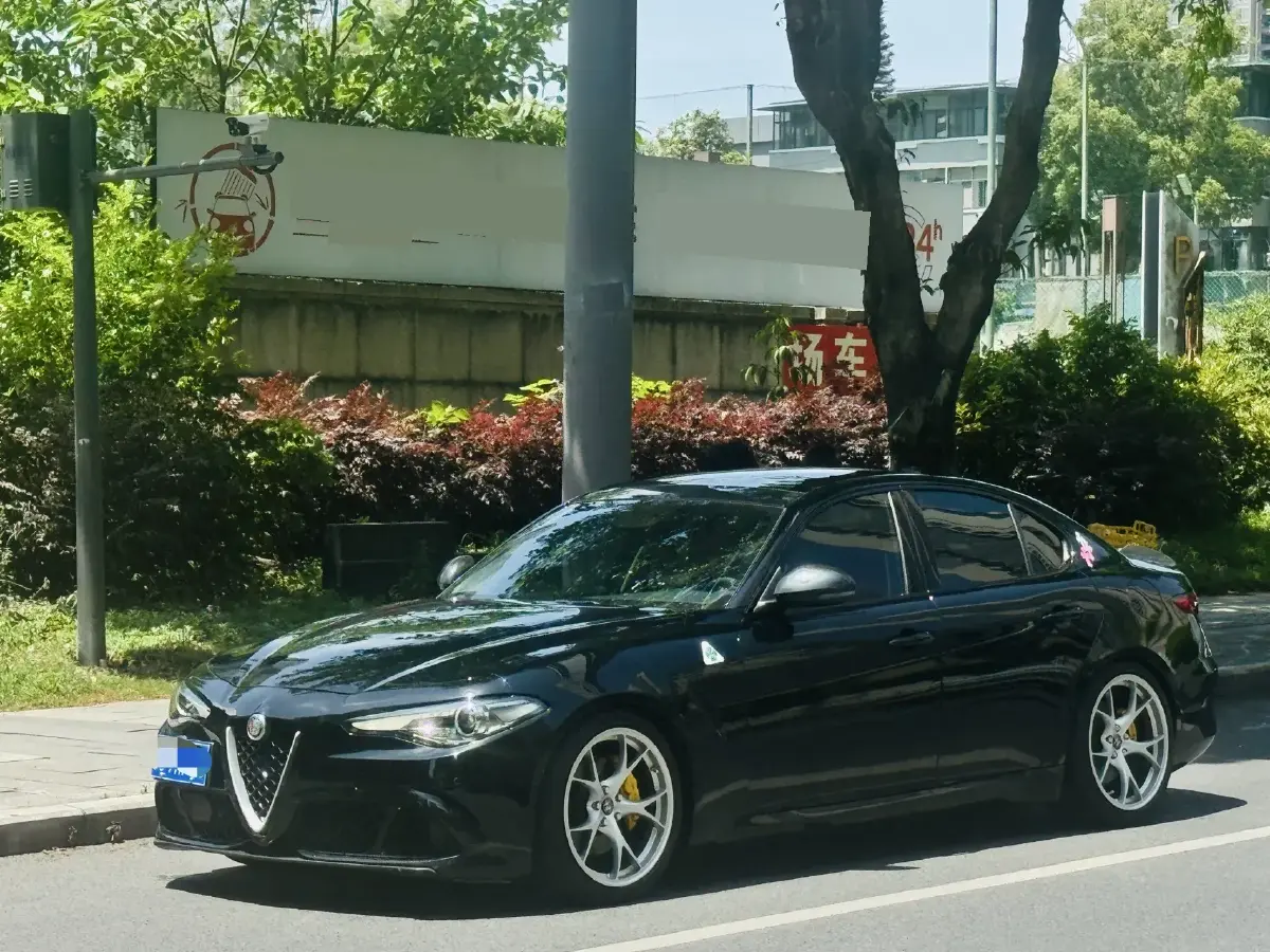 2019 Alfa Romeo Giulia 2.0T 280HP L4 8AT