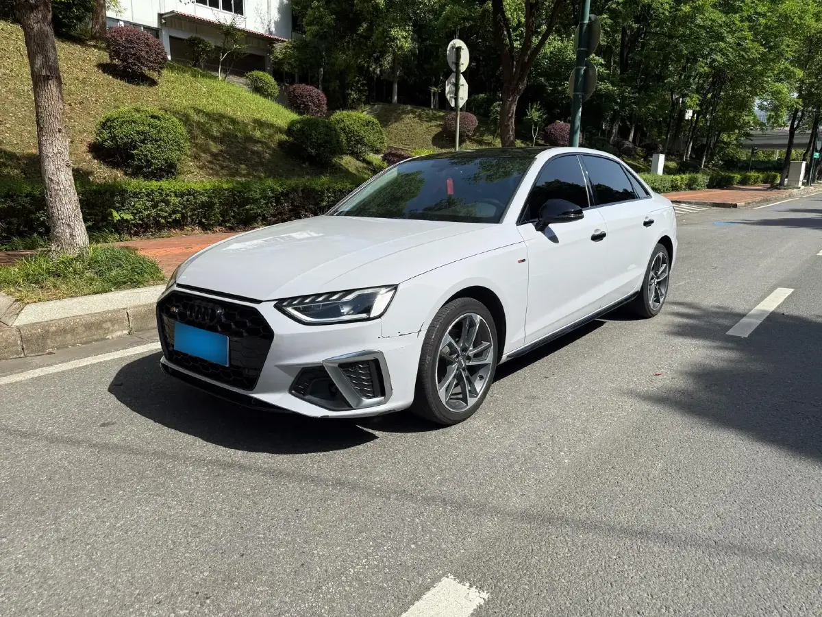 2020 Audi A4L 2.0T 150HP L4 7DCT