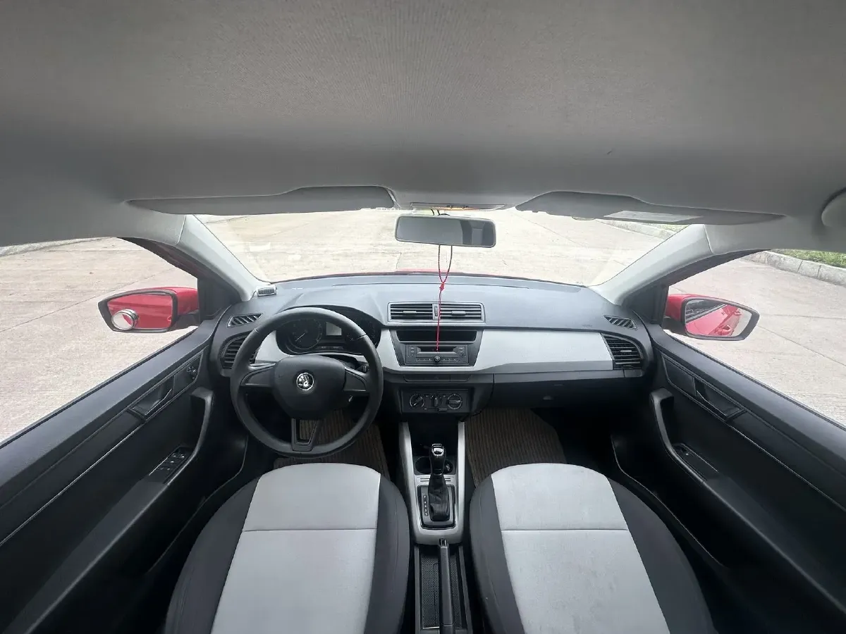 2015 Skoda Fabia 1.4L 90HP L4 6AT,autocango,china used car exporter,china ev exporter,chinese used car exporter,chinese used ev exporter