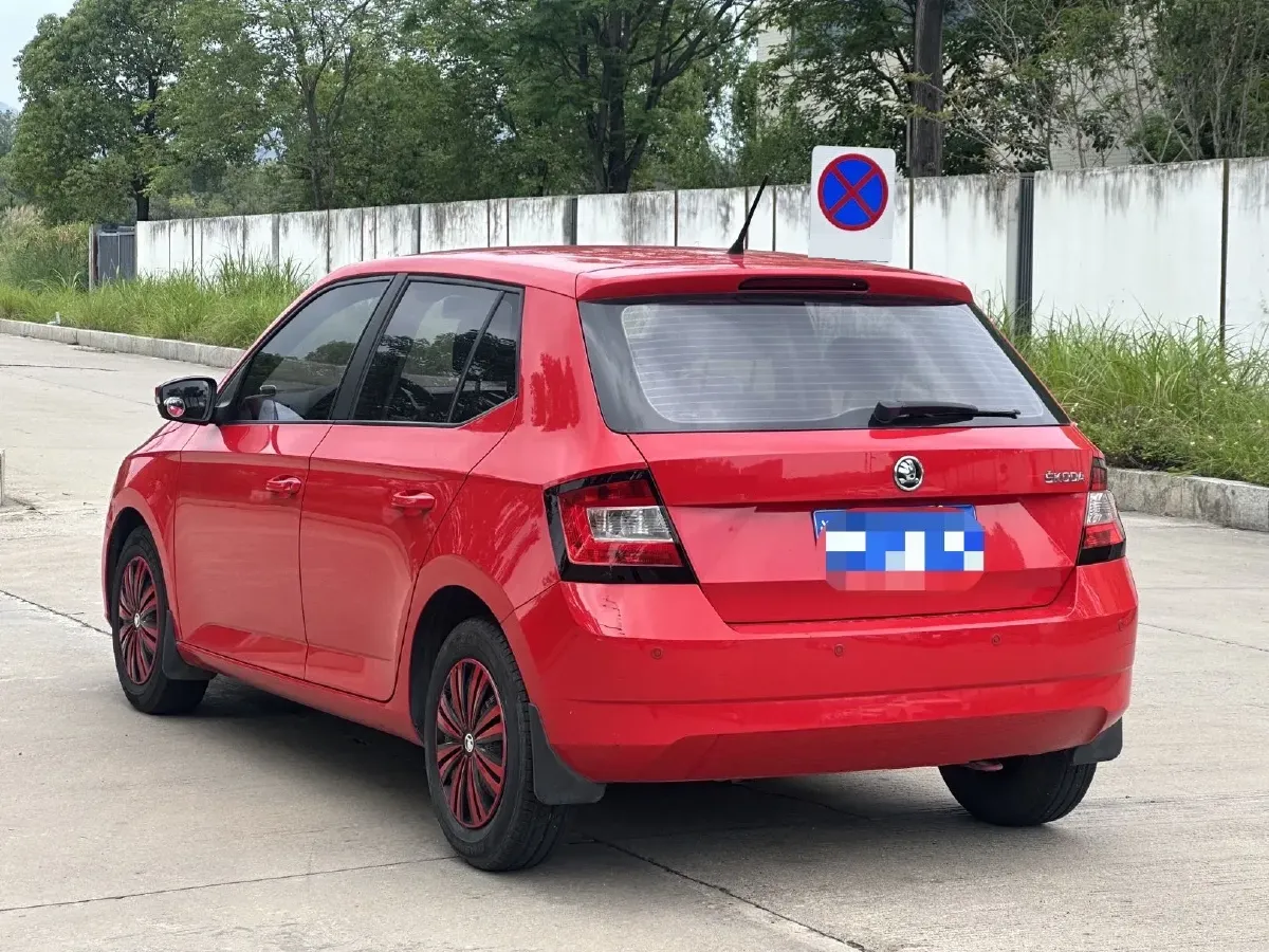 2015 Skoda Fabia 1.4L 90HP L4 6AT,autocango,china used car exporter,china ev exporter,chinese used car exporter,chinese used ev exporter