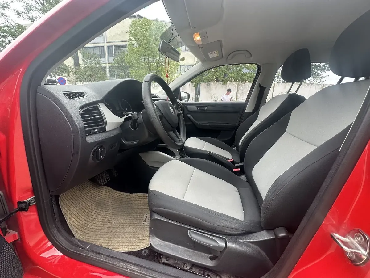 2015 Skoda Fabia 1.4L 90HP L4 6AT,autocango,china used car exporter,china ev exporter,chinese used car exporter,chinese used ev exporter