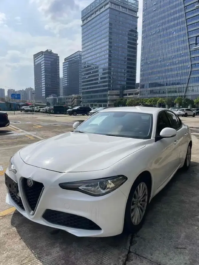 2017 Alfa Romeo Giulia 2.0T 200HP L4 8AT