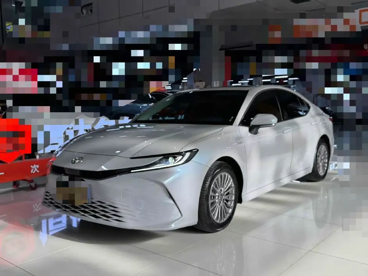 2024 Toyota Camry 2.0L 152HP L4 E-CVT Hybrid